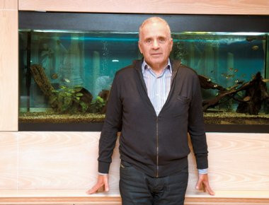 Ελεύθερος ο «μπον βιβέρ υπόδικος» Θ. Λιακουνάκος - Σε κοσμικά στέκια χωρίς βραχιολάκι (φωτό)